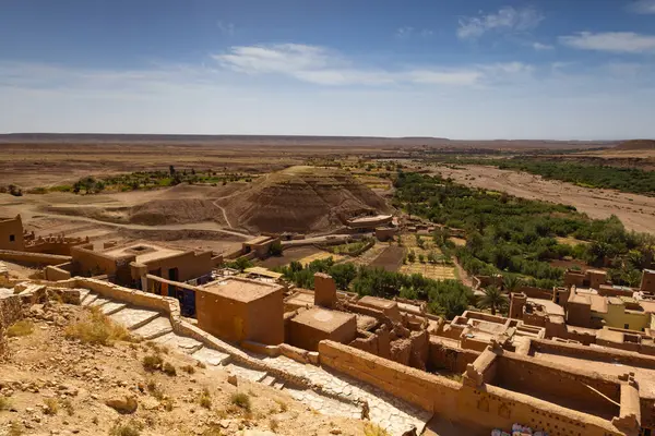 Ait Benhaddou, Ounila Vadisi 'nde bulunan küçük bir çar.