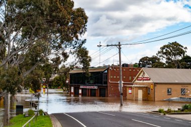 Maribyrnong Nehri taşkınları - Essendon Kürek Kulübü sular altında kaldı