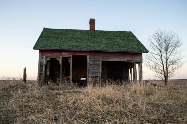 Tarladaki Kırsal Eski Kulübe