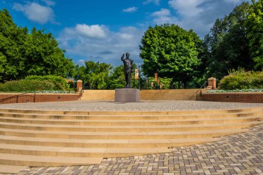 Knoxville, Tennessee 'de bir kamu arazisi araştırma üniversitesi.