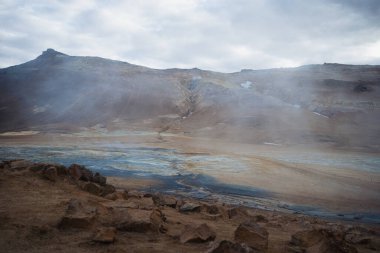 Myvatn yakınlarındaki Hver Jeotermal Alanı görünümü