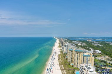 Perdido Key 'deki sahilin havadan görüntüsü.