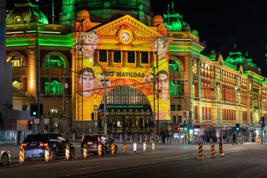 FIFA Dünya Kupası için Matildas futbol takımı ile Flinders Street Station