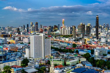 Bangkok 'un modern binaları alacakaranlıkta, Tayland