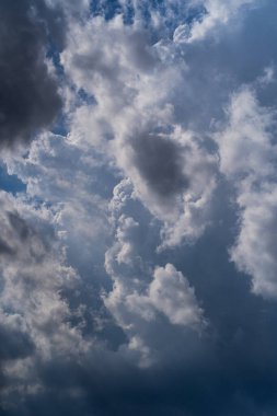 Gökyüzü arkaplanı ve doğa dokusu olarak bulutlar.