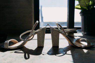 Zarif düğün ayrıntıları gölgelerde