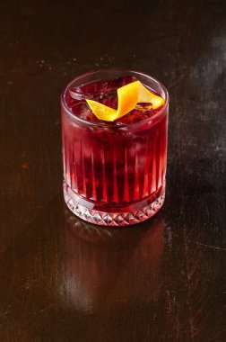 Klasik alkolik kokteyl nigroni. çubuk menüsü
