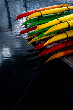 Oslo Limanı 'nda istiflenmiş kanolar