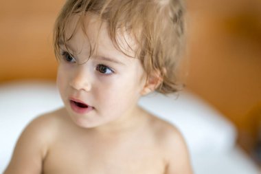 Güzel bir kız portresi.