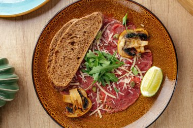 Aperatif et carpaccio. restoran menüsü