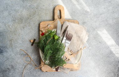 Taze thujia ile Noel sofrası.