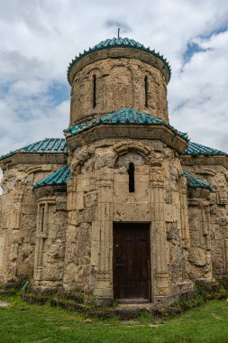 Gürcistan Kafkasya dağındaki Kvetera Kalesi kalıntıları