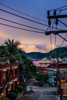 Phuket 'te Elektrik kablolarıyla Sokaklar Görünümü, Tayland