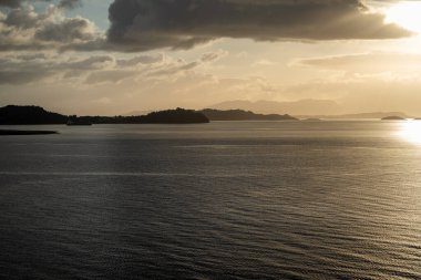 Norveç fiyortlarının güzel manzarası.