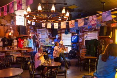 Old Town Scottsdale 'de bir barda.