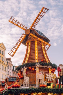 Geleneksel Noel panayırı pazar meydanında yapılıyor. Wroclaw