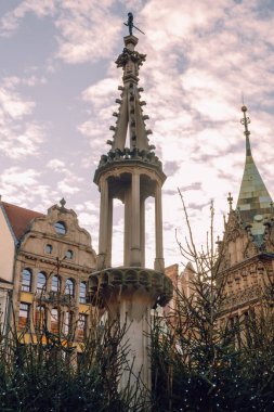 Geleneksel Noel panayırı pazar meydanında yapılıyor. Wroclaw