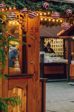 Geleneksel Noel panayırı pazar meydanında yapılıyor. Wroclaw