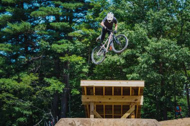 Highland Dağ Bisiklet Parkı 'nda motosiklet sürüşü.