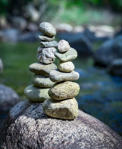 Boulder Deresi 'ndeki Kayaların Dengelenme Hareketi