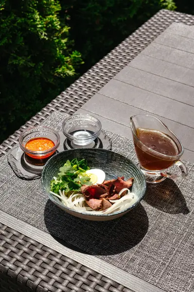 Et ve sebzeli çorba.