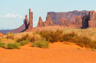 Anıt Vadisi 'ndeki ikonik Totem Kutbu kaya oluşumu..