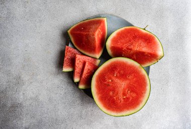 Organik olgun karpuz meyve dilimleri.