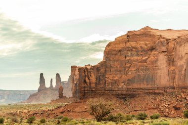 Deve Butte ve kaya oluşumları Anıt Vadisi 'nde