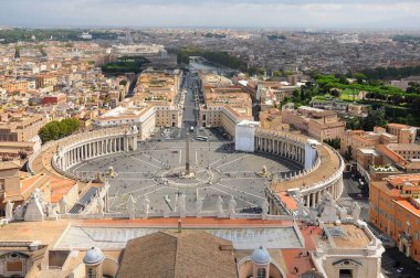 İtalya, Roma 'daki St. Peter Meydanı ve Vatikan Şehri' nin hava manzarası.