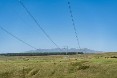 Yüksek voltajlı elektrik kulesi manzarası