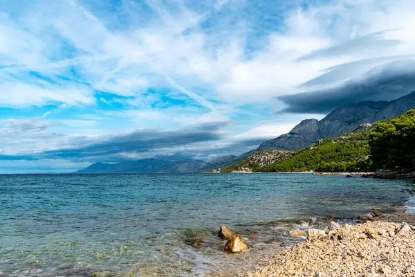 Makarska Riviera kıyı şeridi Eylül ayında, Hırvatistan