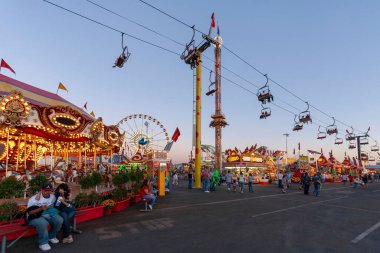 Arizona Eyaleti Fuar Alanı alacakaranlıkta kayak asansörü