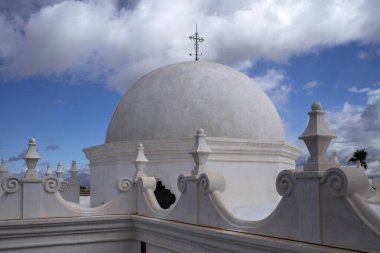 Tucson 'daki San Xavier görevindeki kubbe.