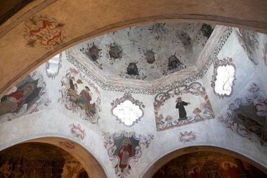 Tucson, AZ 'deki San Xavier' de tavan koruması.