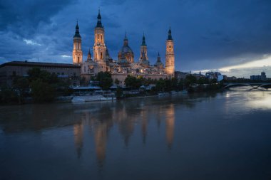 Baslica de Nuestra Seora del Pilar, Ebro Nehri, Zaragoza, İspanya 