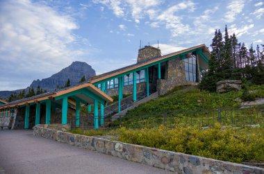 Buzul NP 'deki Logan Geçidi Ziyaretçi Merkezi