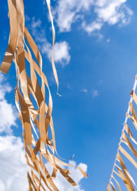 Açık hava avlusunun bayram dekoru.