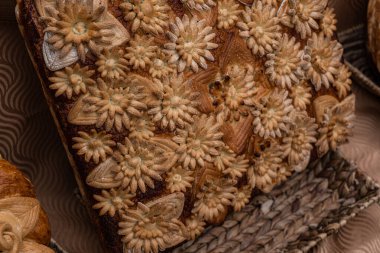 Zanaatkar ekmeği masada.