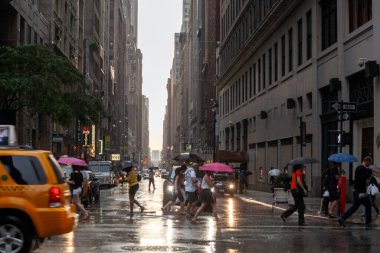 New York 'ta yağmur altında kavşak meşgul.