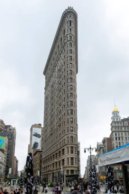 Vertical view of the Flat Iron building in New York City clipart