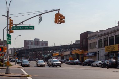 Bronx New York sokak sahnesi metro hattı yüksek