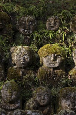 Kyoto 'nun Kutsal Tapınaklarını koruyan Taş Heykeller