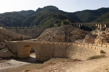 Yağmur ve iklim değişikliği eksikliği nedeniyle su seviyesi çok düşük.