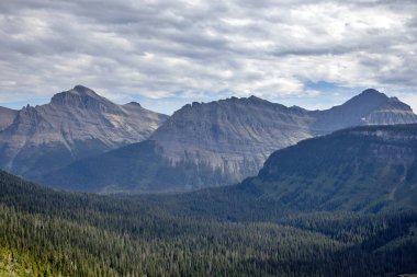 Buzul Ulusal Parkı 'ndaki Rocky Dağları