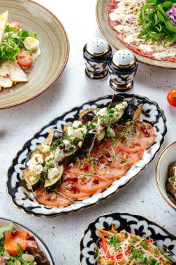 Sebzeli atıştırmalık tabakta