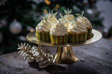 Noel süslemeli kek tepsisi