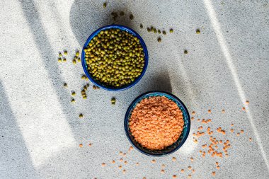 Kavanozda çiğ fasulye pişirme konsepti