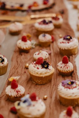 Wedding day wildflower Cupcakes and wildflowers clipart