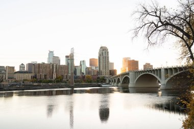 Altın Saatteki Minneapolis Skyline