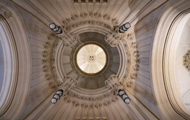 Barolo Sarayı 'nın çatısı. Işıkları ve boyası yenilendi.